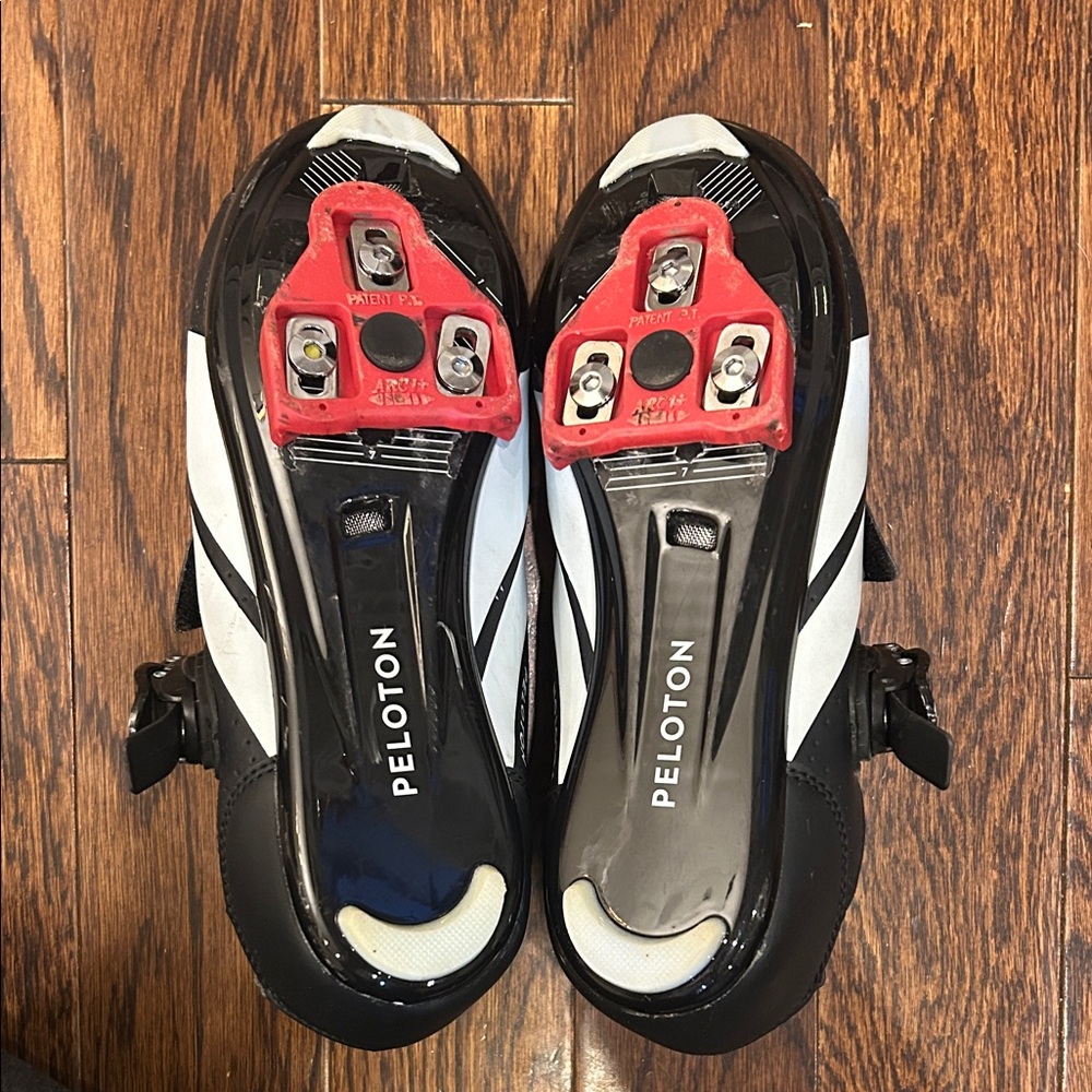 Peloton unisex clip in bike shoes- Black and White with Red Interior - Picture 3 of 3